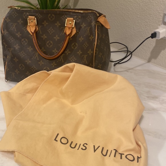 This is used bag , and good condition only corner wire is out - Picture 5 of 9